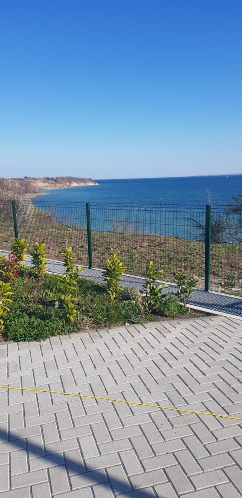 сарафово лукс гарден първа линия